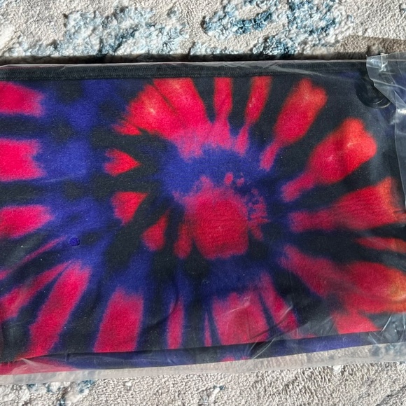 NWT Haute Shore Kyle Dreamer zippered case/cosmetic bag, tie dye - Picture 3 of 3